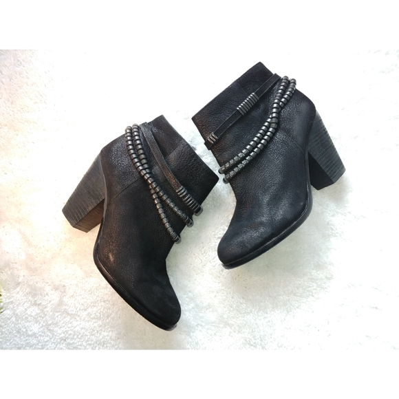 Vince Camuto Shoes - Vince Camuto✨ boots